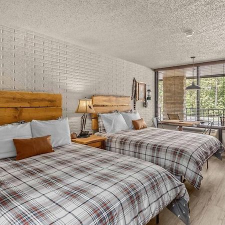 Stonegate Lodge 2 Queen Beds Wifi Tv Salt Water Pool Fire Pits #303 Eureka Springs Eksteriør bilde
